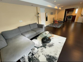 COZY Great 2bed-2bath Independent Basement suit Holiday Home in North Delta